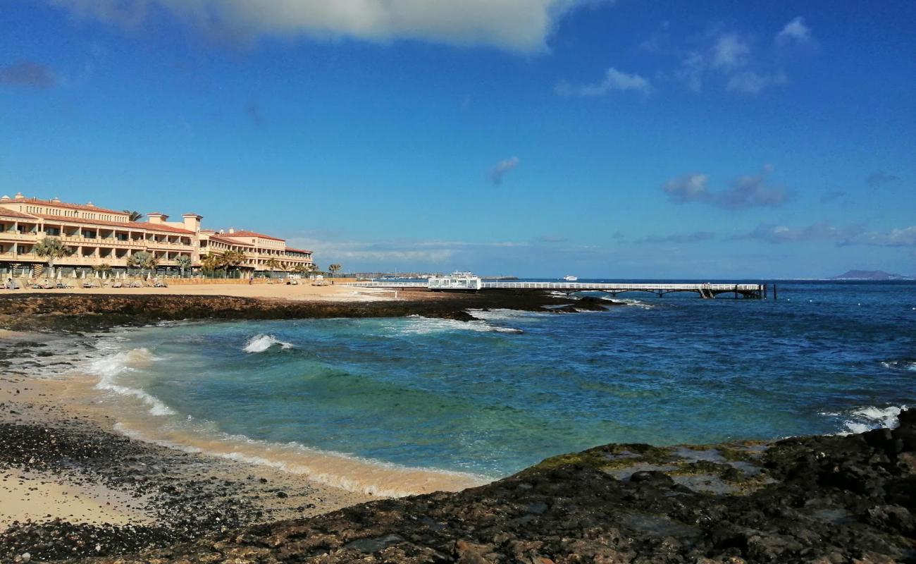 Playa Puerto Remedios'in fotoğrafı parlak kum ve kayalar yüzey ile