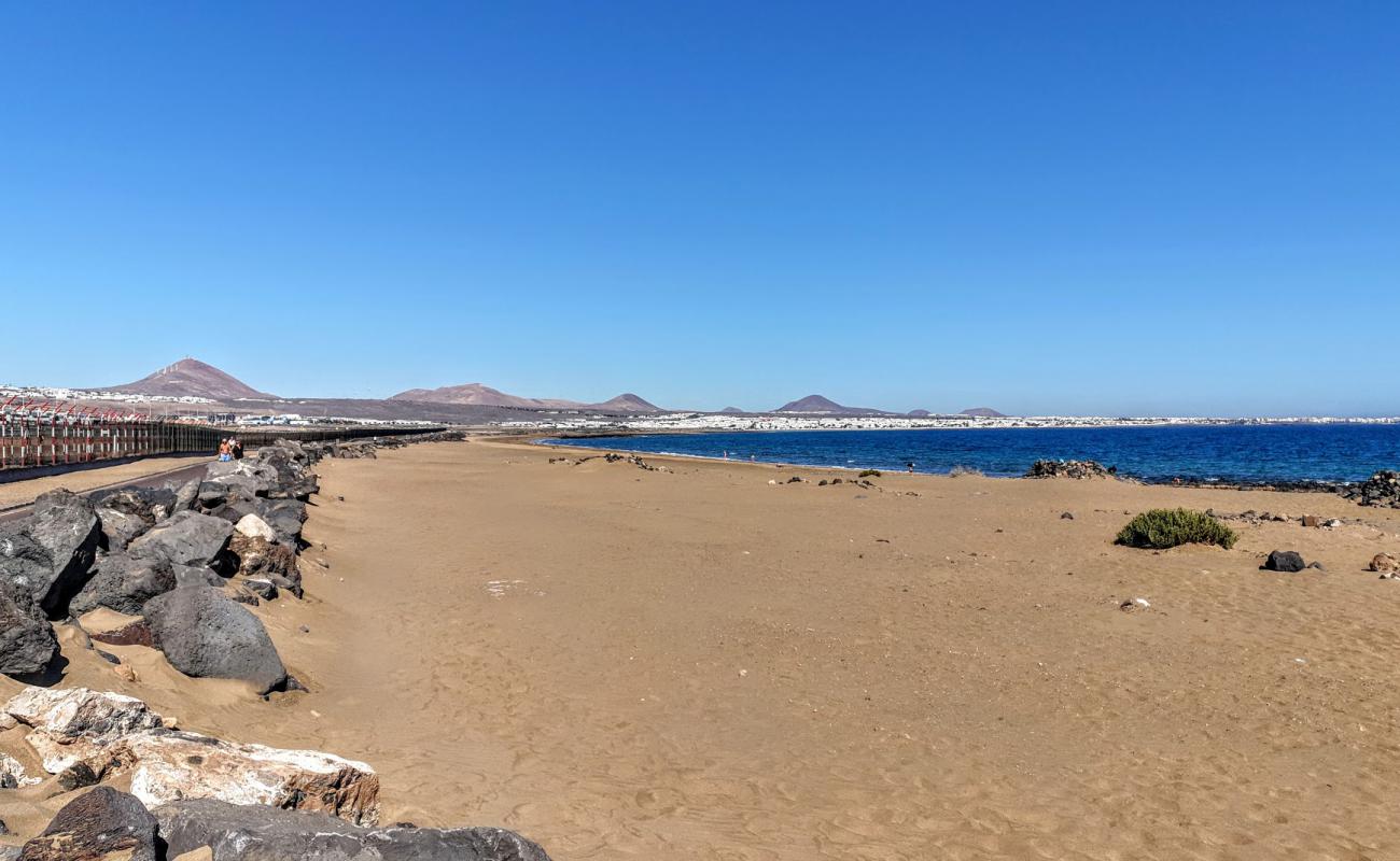 Playa de Guasimeta'in fotoğrafı kahverengi kum yüzey ile