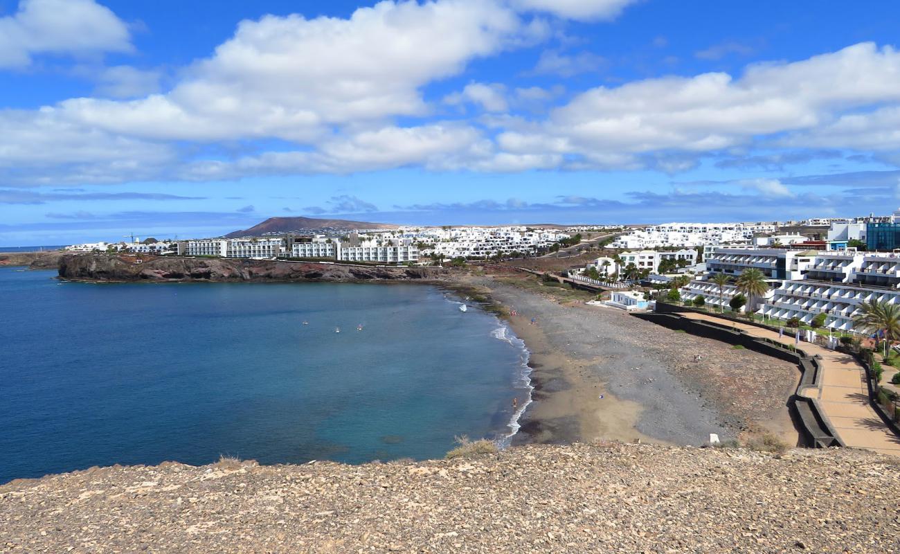 Playa de las Coloradas'in fotoğrafı gri kum ve çakıl yüzey ile