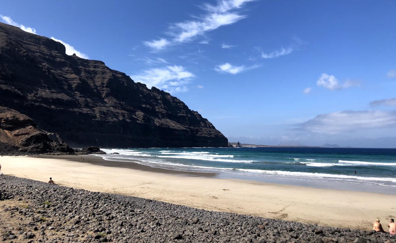 Playa de la Canteria'in fotoğrafı açık bej kum yüzey ile