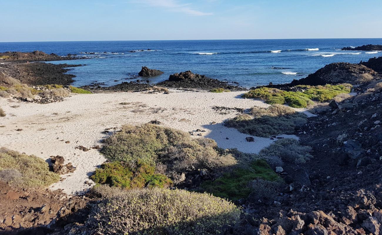 La Caleta'in fotoğrafı bej kum ve kayalar yüzey ile