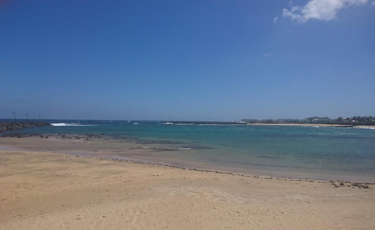 Playa de los Charcos'in fotoğrafı bej kum ve kayalar yüzey ile