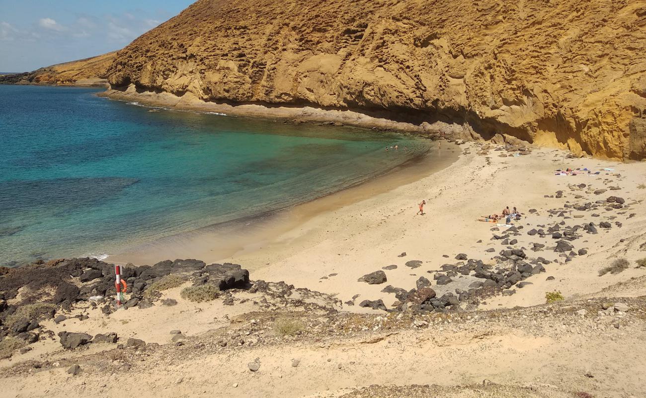 Playa Montana Amarilla'in fotoğrafı bej kum ve kayalar yüzey ile