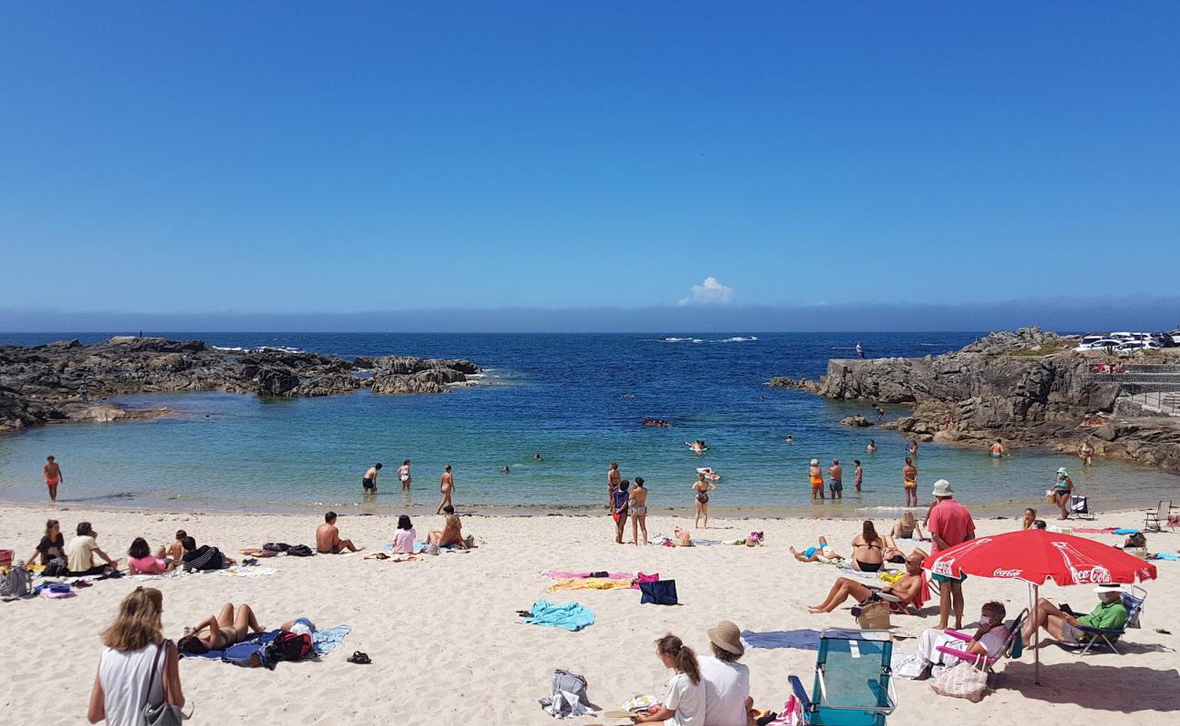 Praia de Fedorento'in fotoğrafı beyaz kum yüzey ile