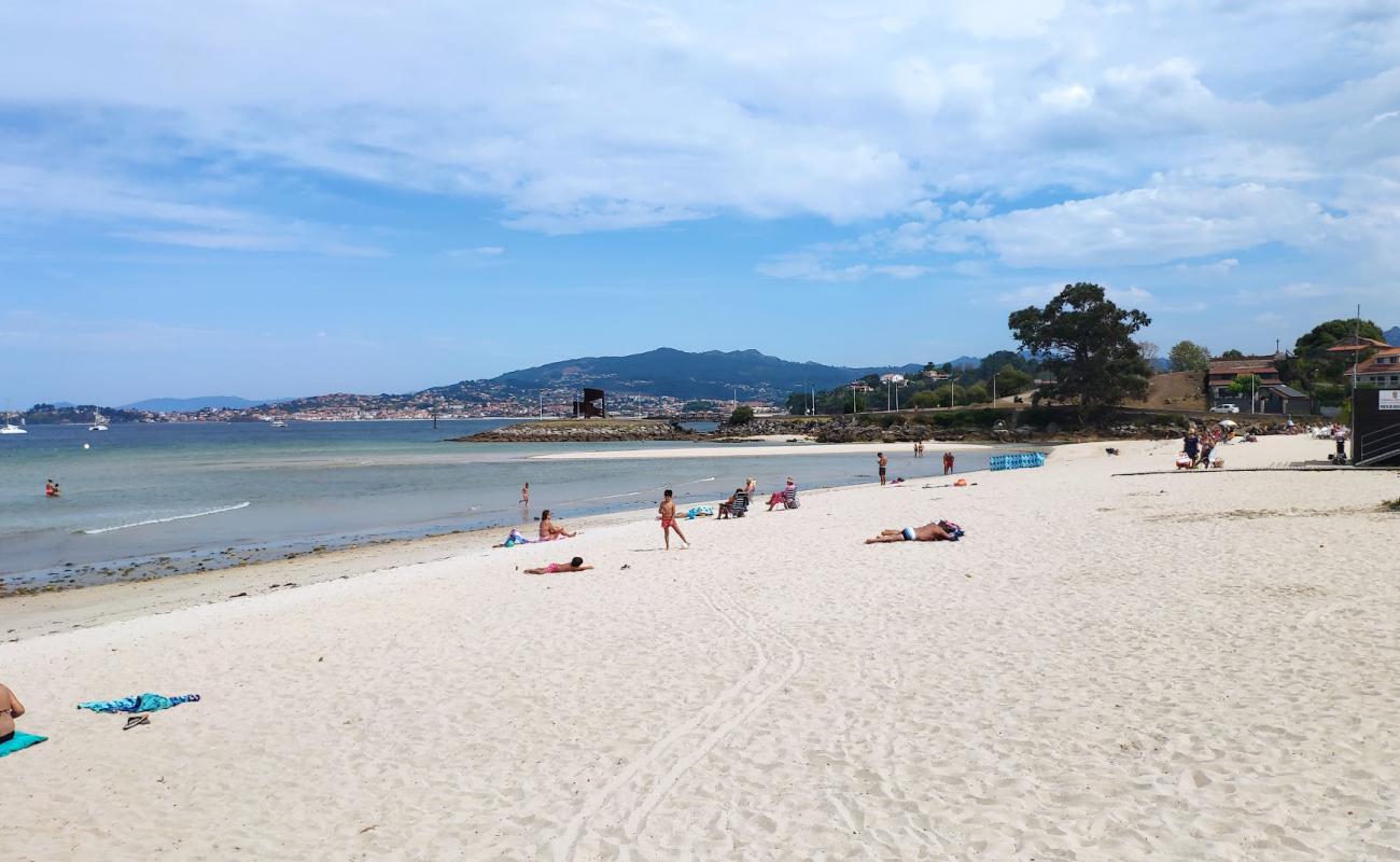 Praia de Santa Marta'in fotoğrafı beyaz kum yüzey ile