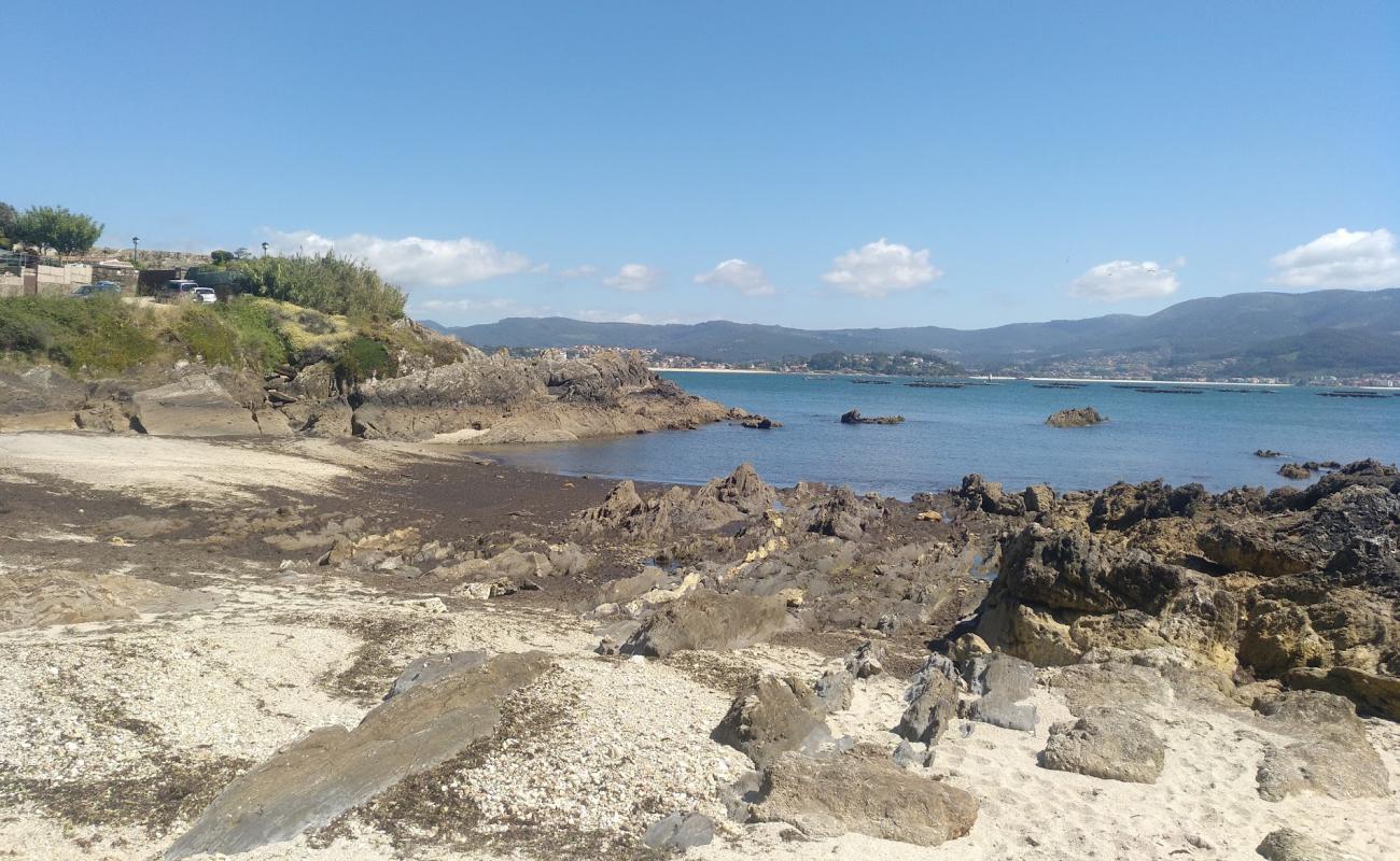 Praia de Portocelo'in fotoğrafı beyaz kum yüzey ile