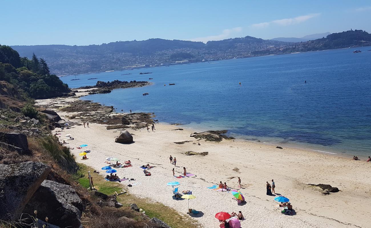 Playa Borna'in fotoğrafı beyaz kum yüzey ile