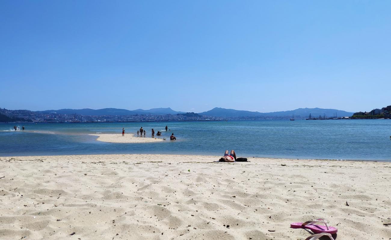 Praia de Moana'in fotoğrafı beyaz kum yüzey ile