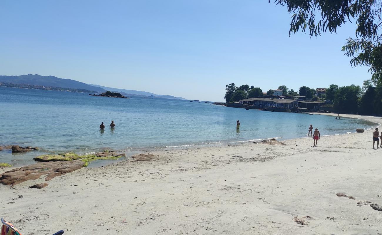 Praia do Canabal'in fotoğrafı beyaz kum yüzey ile