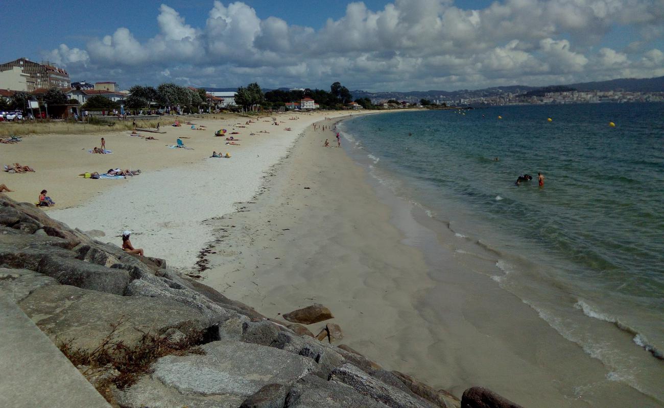 Praia de Rodeira'in fotoğrafı beyaz kum yüzey ile