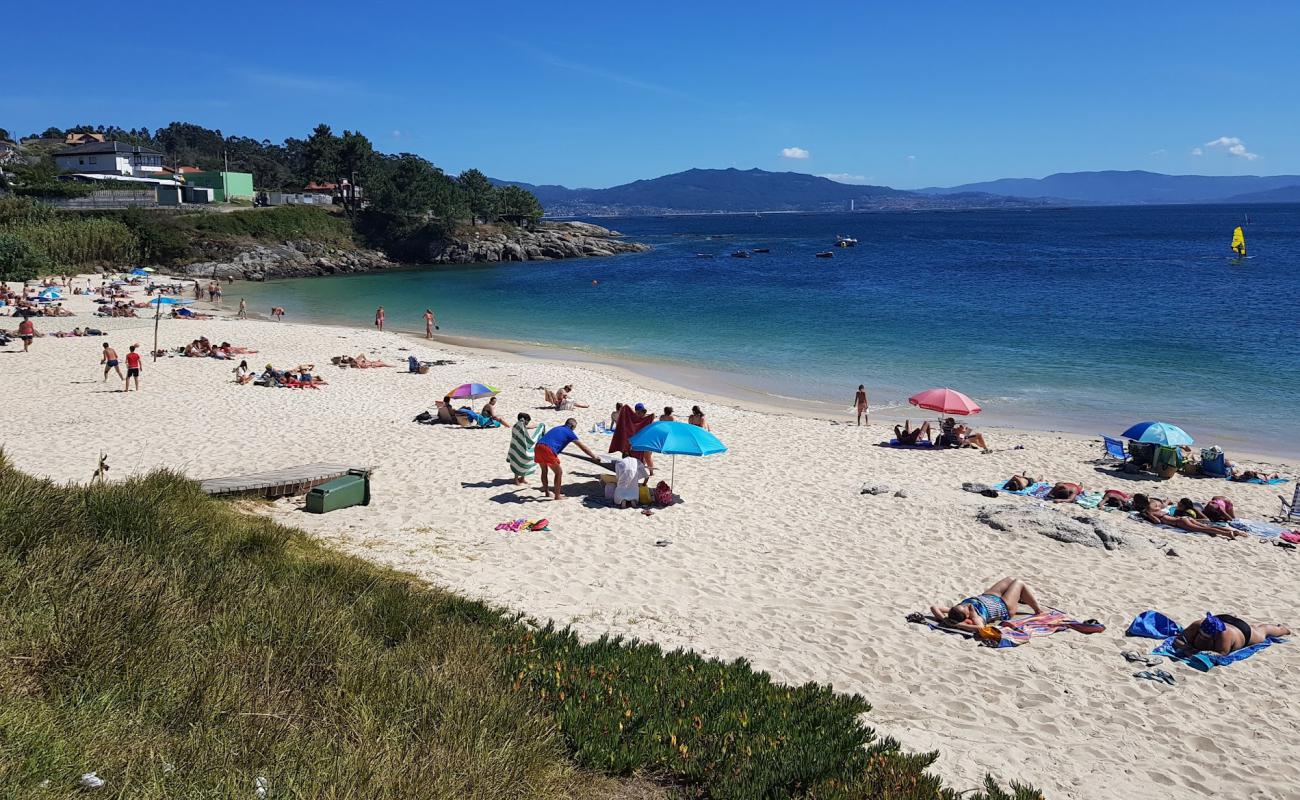 Praia de Limens'in fotoğrafı beyaz ince kum yüzey ile