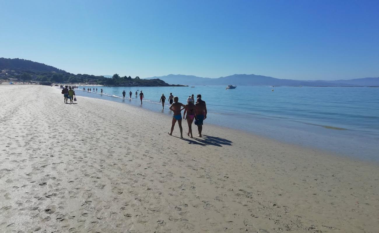 Playa de Nerga'in fotoğrafı beyaz ince kum yüzey ile