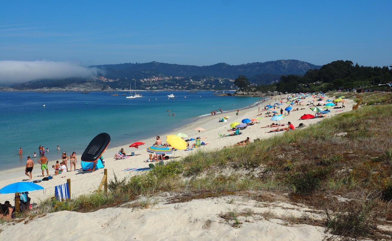 Praia de Areabrava'in fotoğrafı beyaz ince kum yüzey ile