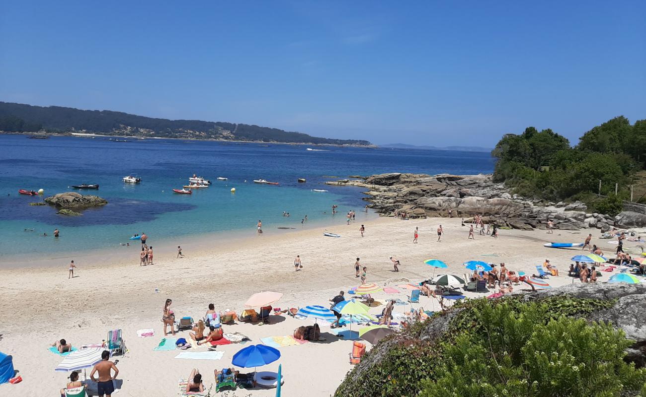 Praia de Francon'in fotoğrafı parlak ince kum yüzey ile