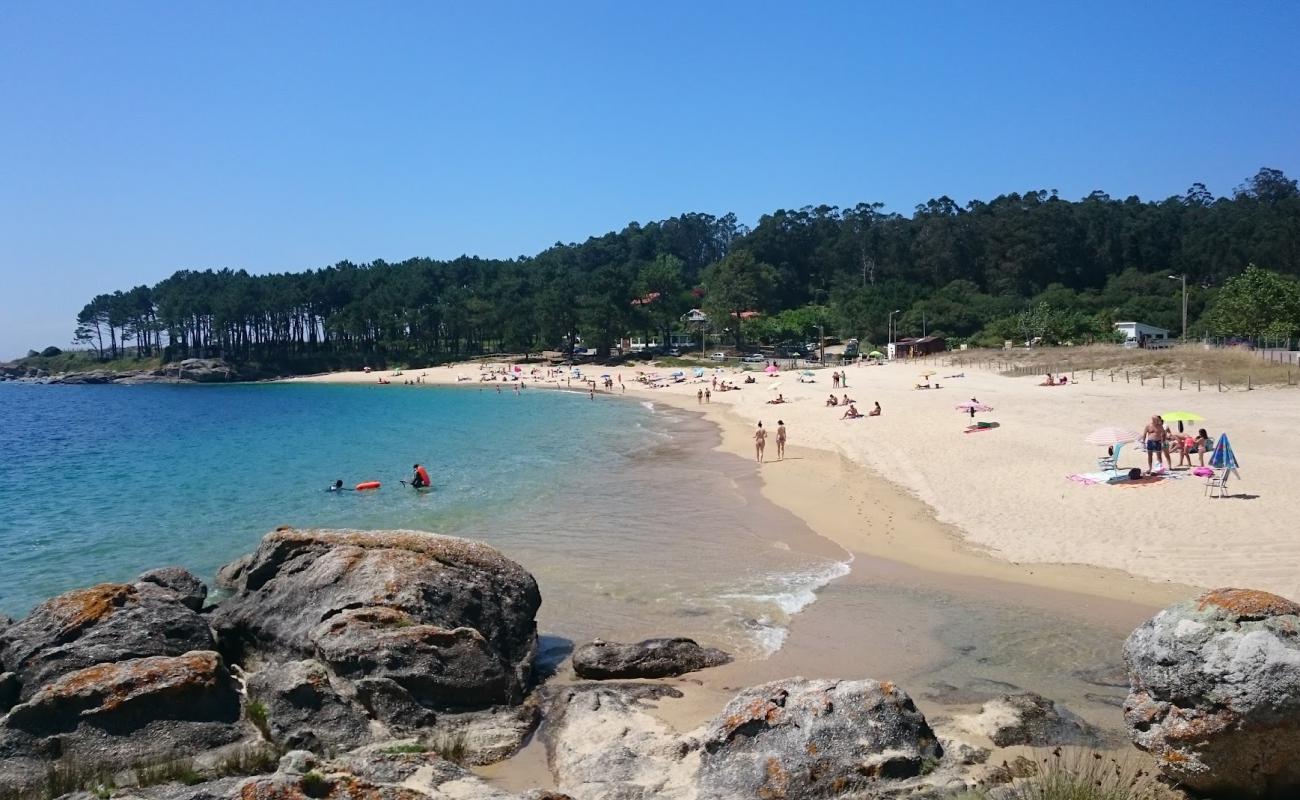 Praia de Bon'in fotoğrafı parlak kum yüzey ile