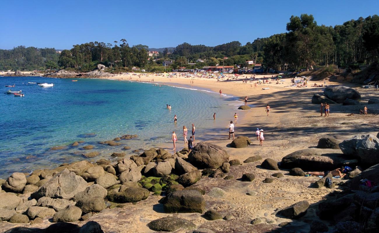 Praia Da Mourisca'in fotoğrafı parlak ince kum yüzey ile