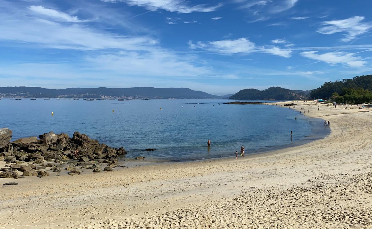 Praia Agrelo Portomaior'in fotoğrafı beyaz ince kum yüzey ile