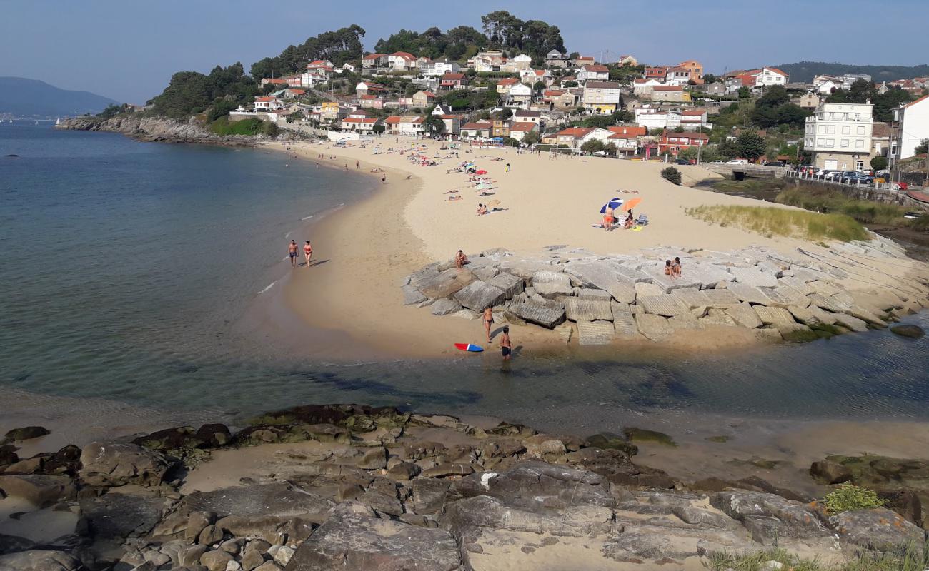 Praia de Loira'in fotoğrafı beyaz ince kum yüzey ile