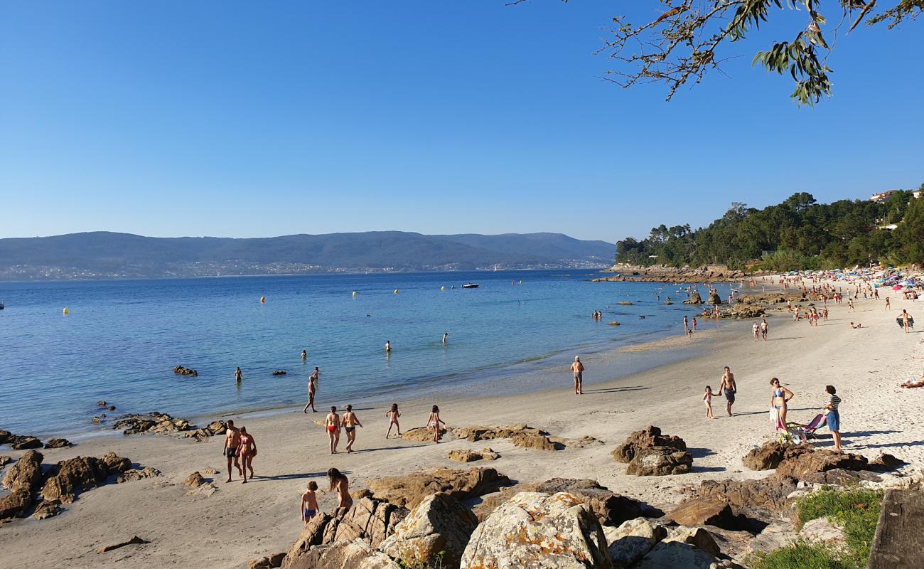 Praia de Aguete'in fotoğrafı beyaz ince kum yüzey ile