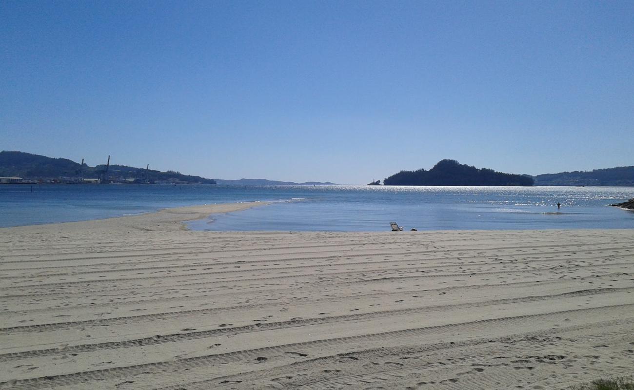 Praia de Lourido'in fotoğrafı beyaz kum yüzey ile