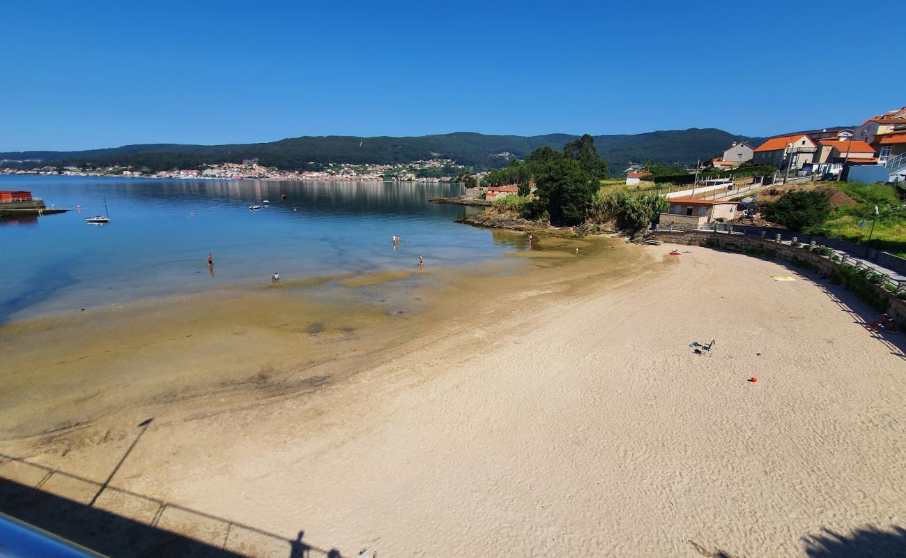 Praia de Campelo'in fotoğrafı gri kum yüzey ile