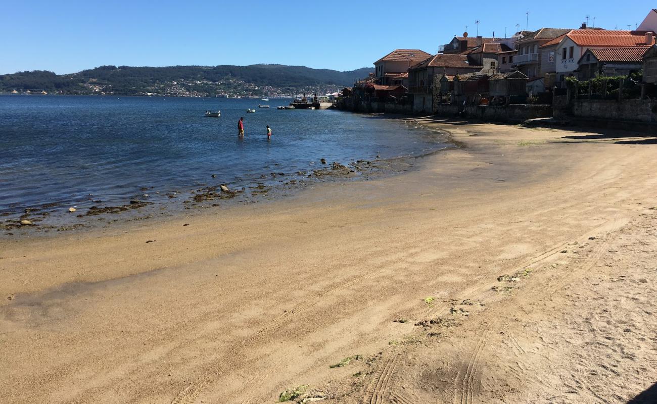 Praia do Padron'in fotoğrafı parlak kum yüzey ile