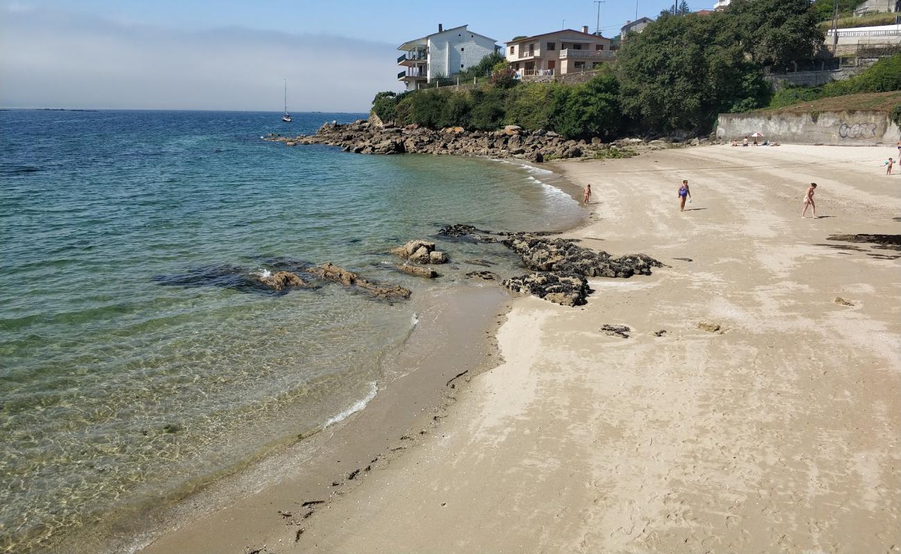 Praia de Fontemaior'in fotoğrafı beyaz kum yüzey ile