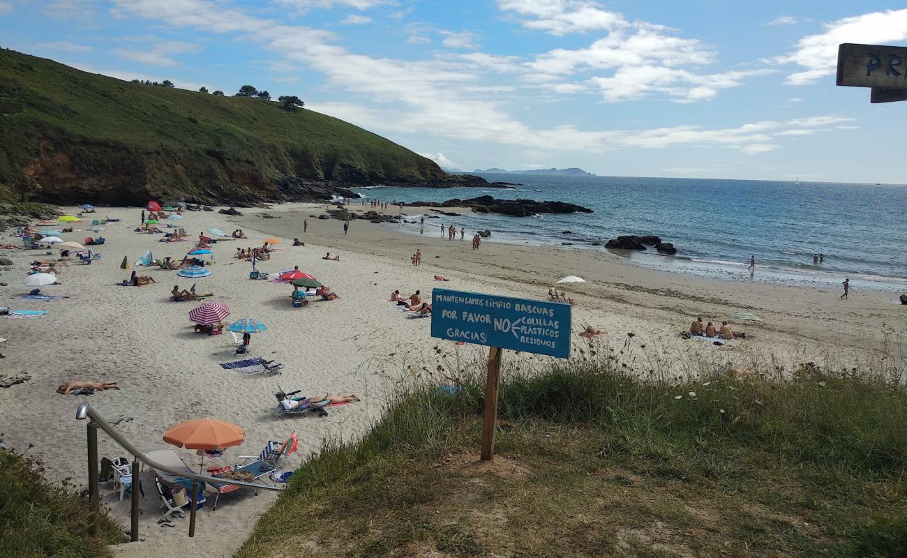 Bascuas beach'in fotoğrafı beyaz ince kum yüzey ile