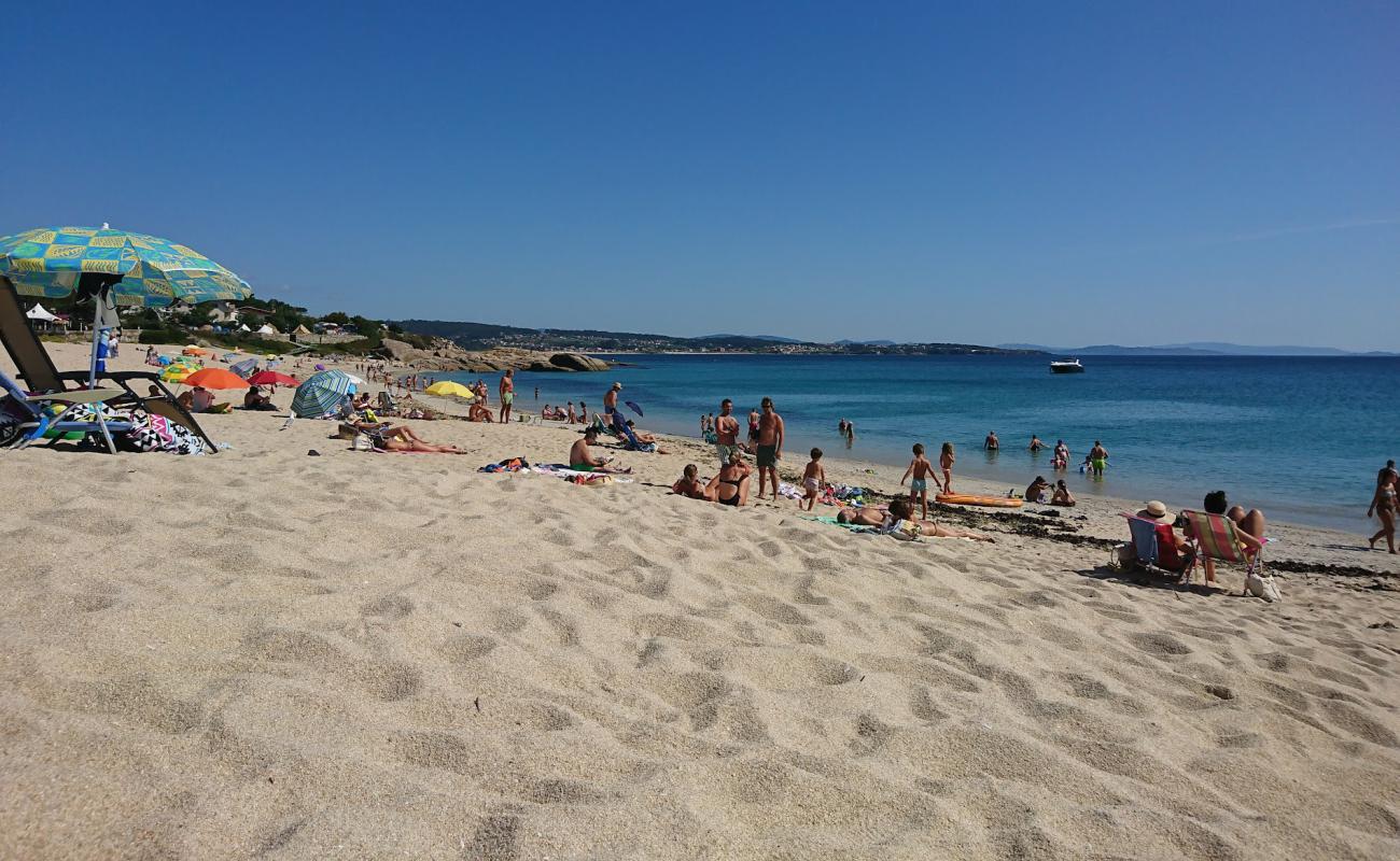 Raeiros beach'in fotoğrafı beyaz kum yüzey ile