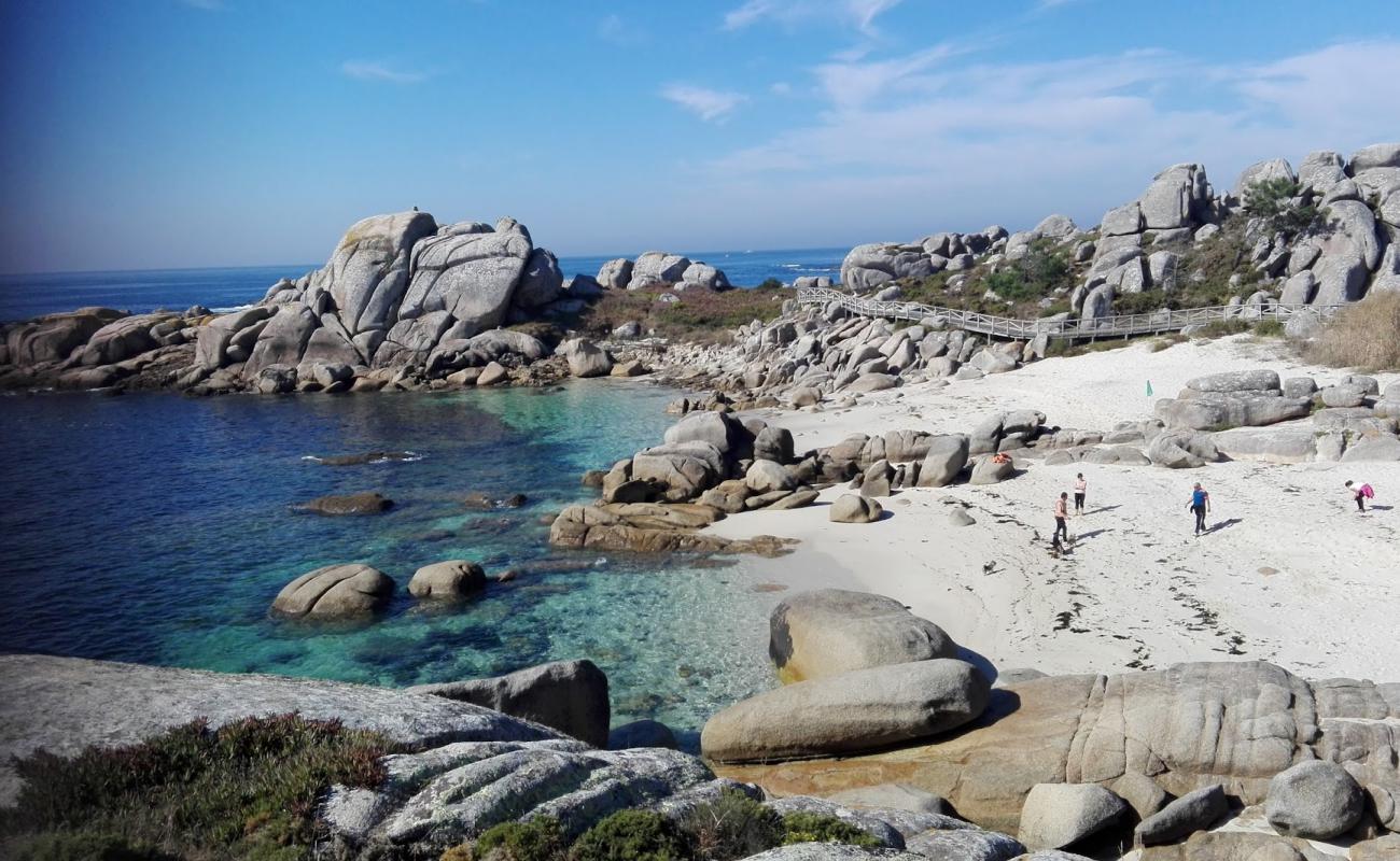 Abelleira beach'in fotoğrafı beyaz ince çakıl yüzey ile