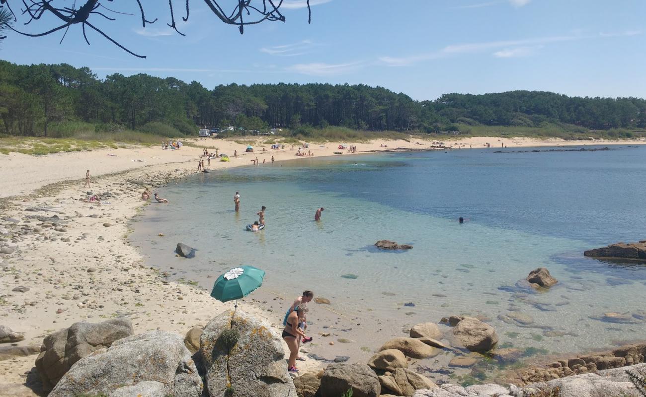 Canelas beach'in fotoğrafı parlak kum yüzey ile