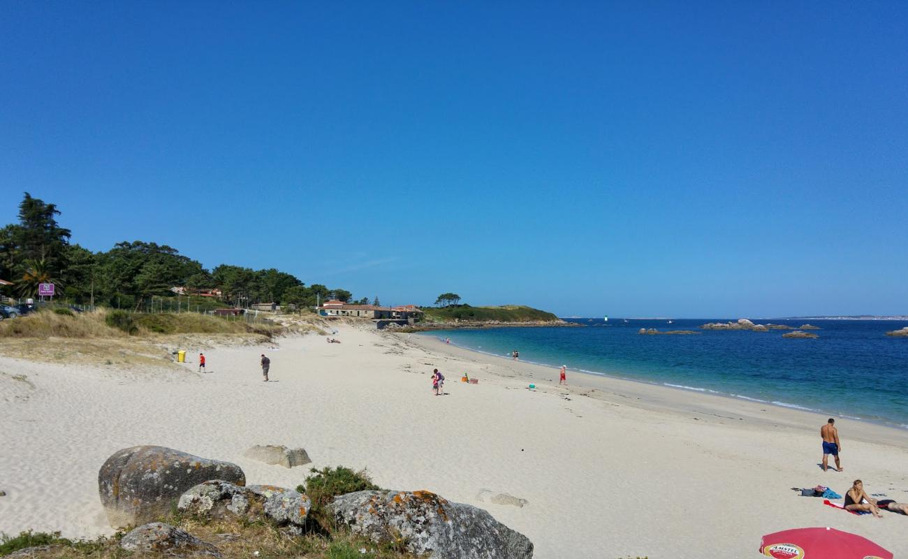 Carreiro beach'in fotoğrafı beyaz kum yüzey ile