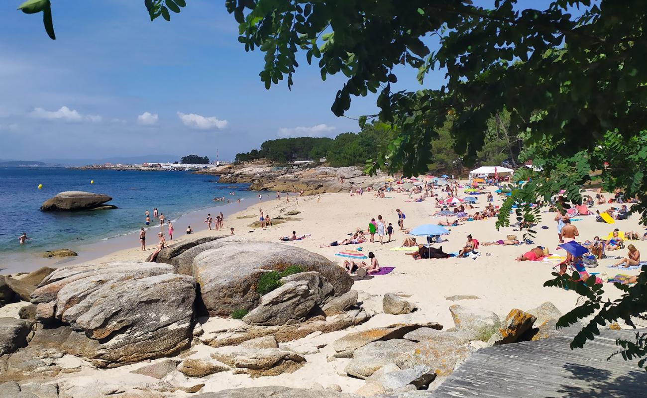 Pipas beach'in fotoğrafı beyaz kum yüzey ile