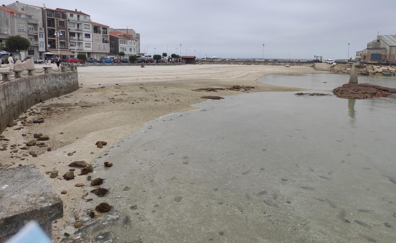 Confin beach'in fotoğrafı beyaz ince çakıl yüzey ile