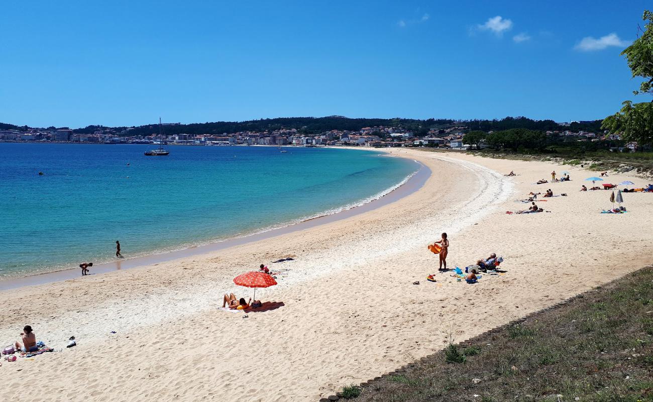 Coroso beach'in fotoğrafı parlak kum yüzey ile