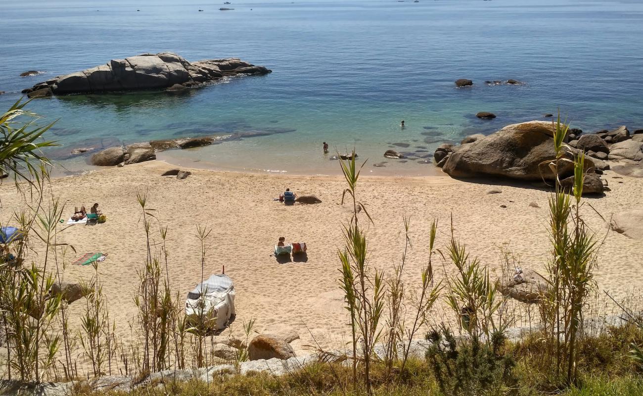 Mosqueiros beach'in fotoğrafı parlak kum yüzey ile