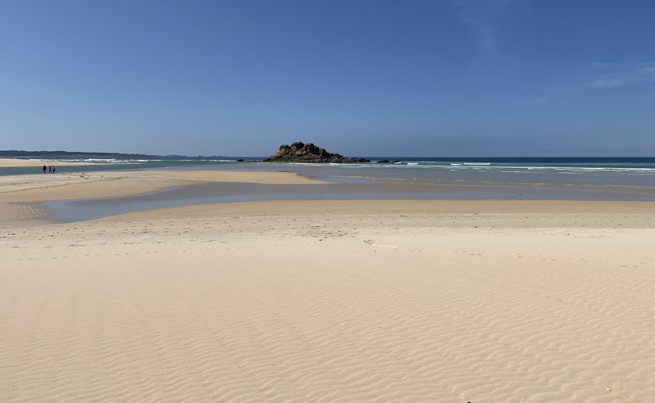 Lagoa beach'in fotoğrafı i̇nce bej kum yüzey ile