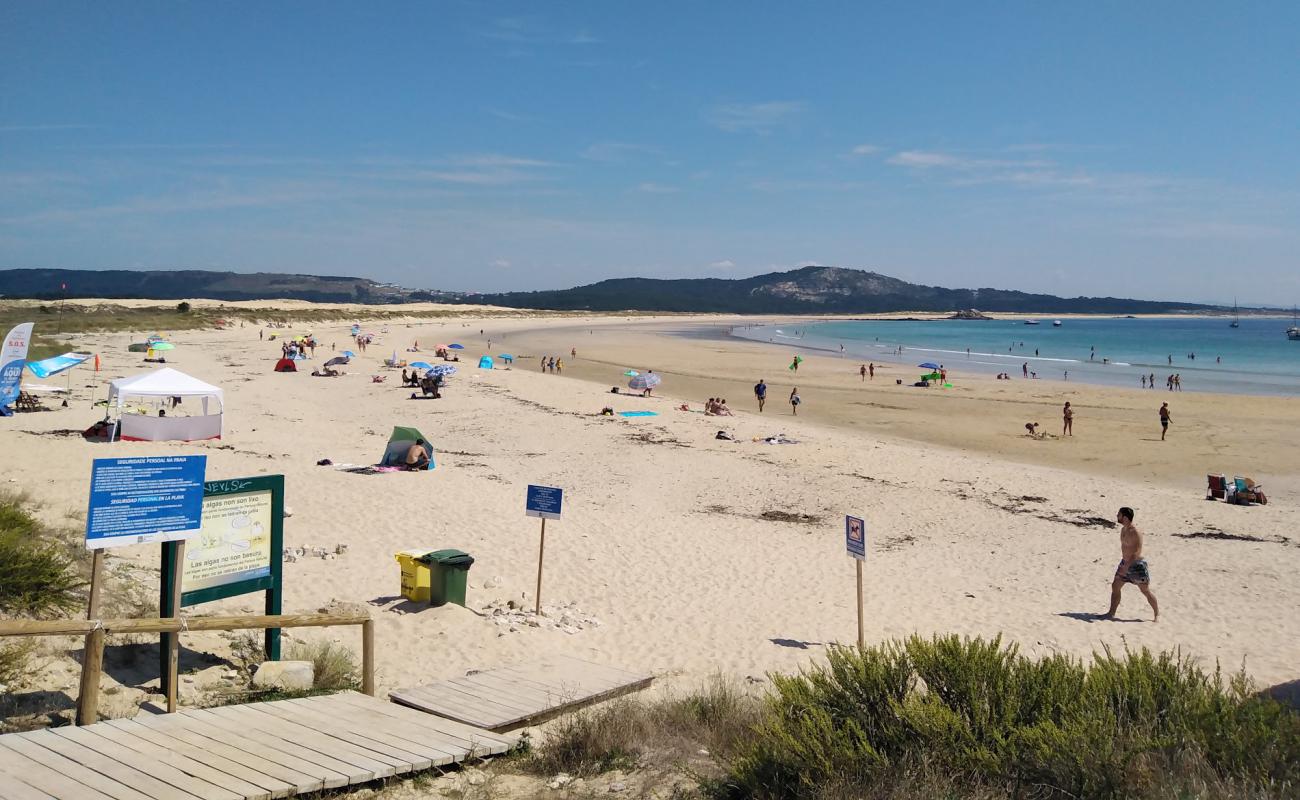 Ladeira beach'in fotoğrafı i̇nce beyaz kum yüzey ile