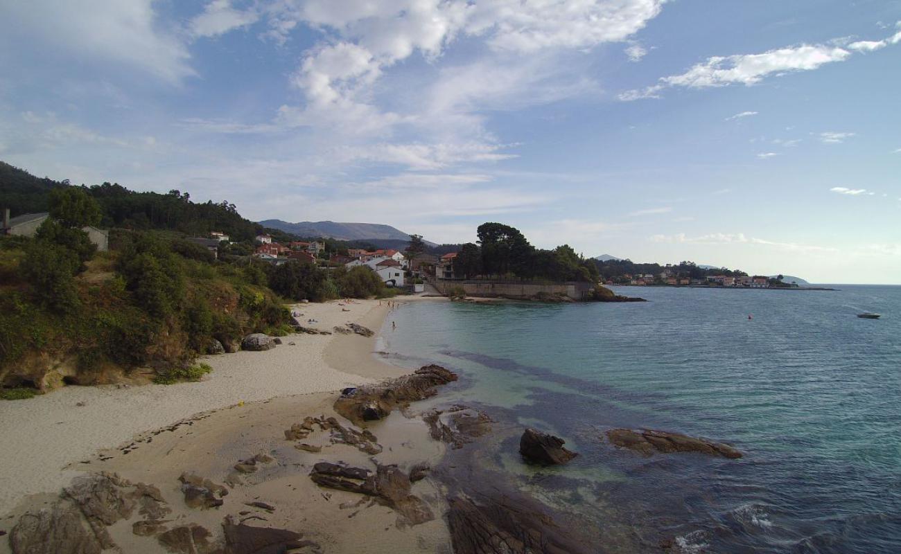 Boa Pequena beach'in fotoğrafı beyaz kum yüzey ile
