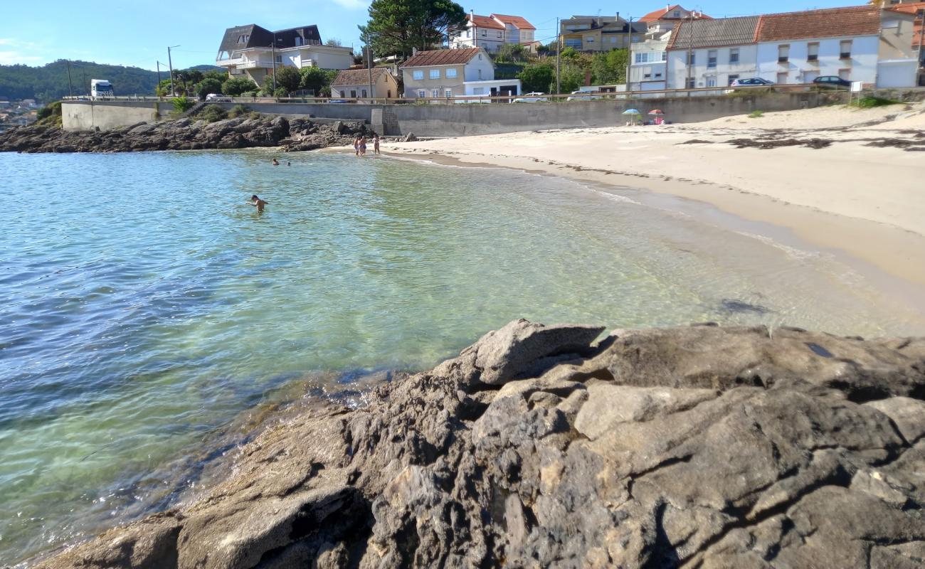 Praia Paramean'in fotoğrafı beyaz kum yüzey ile