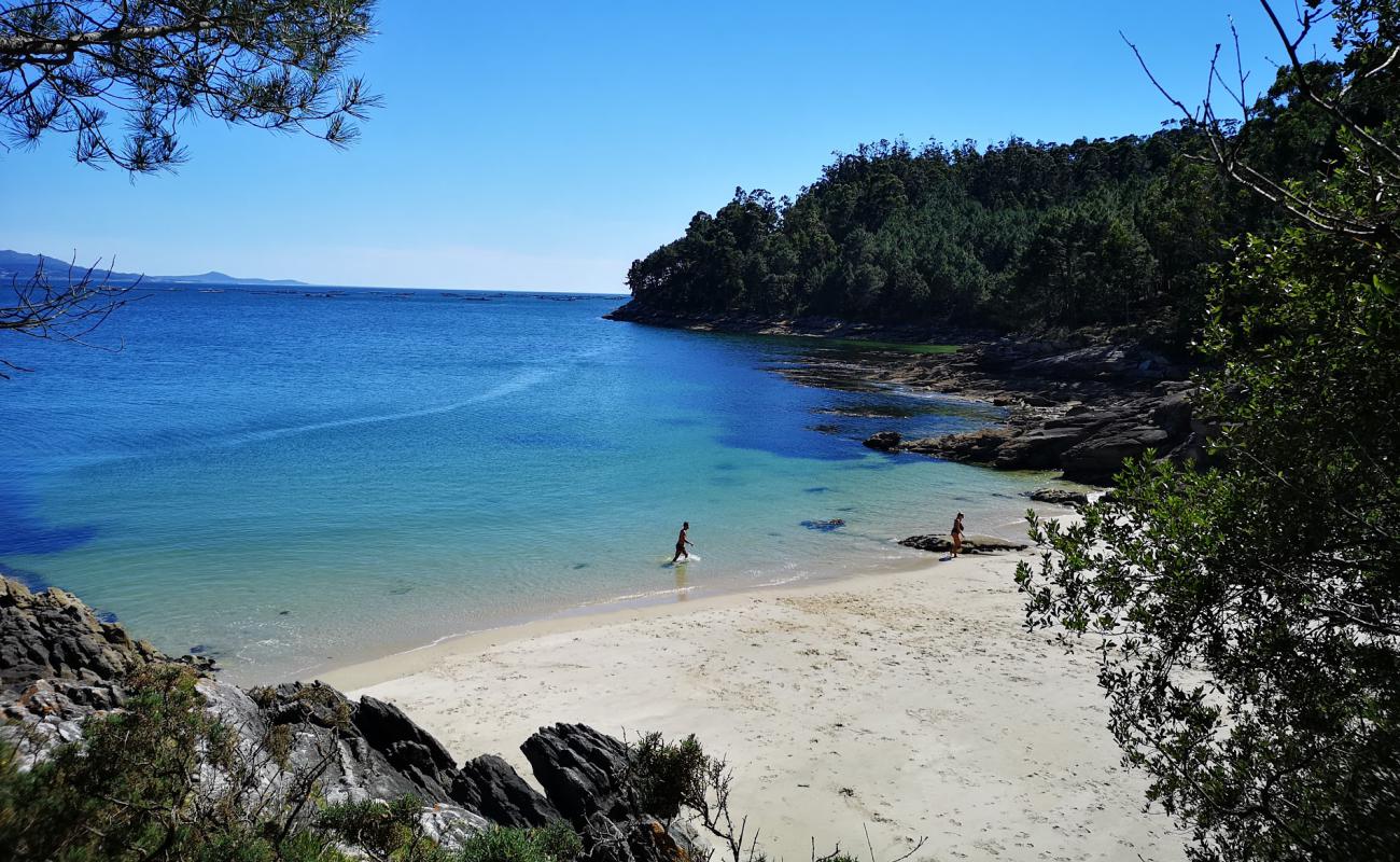 Praia de Area Triga'in fotoğrafı i̇nce beyaz kum yüzey ile
