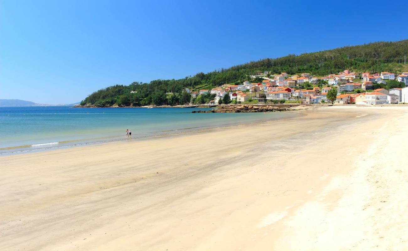 Praia do Ezaro'in fotoğrafı beyaz kum yüzey ile