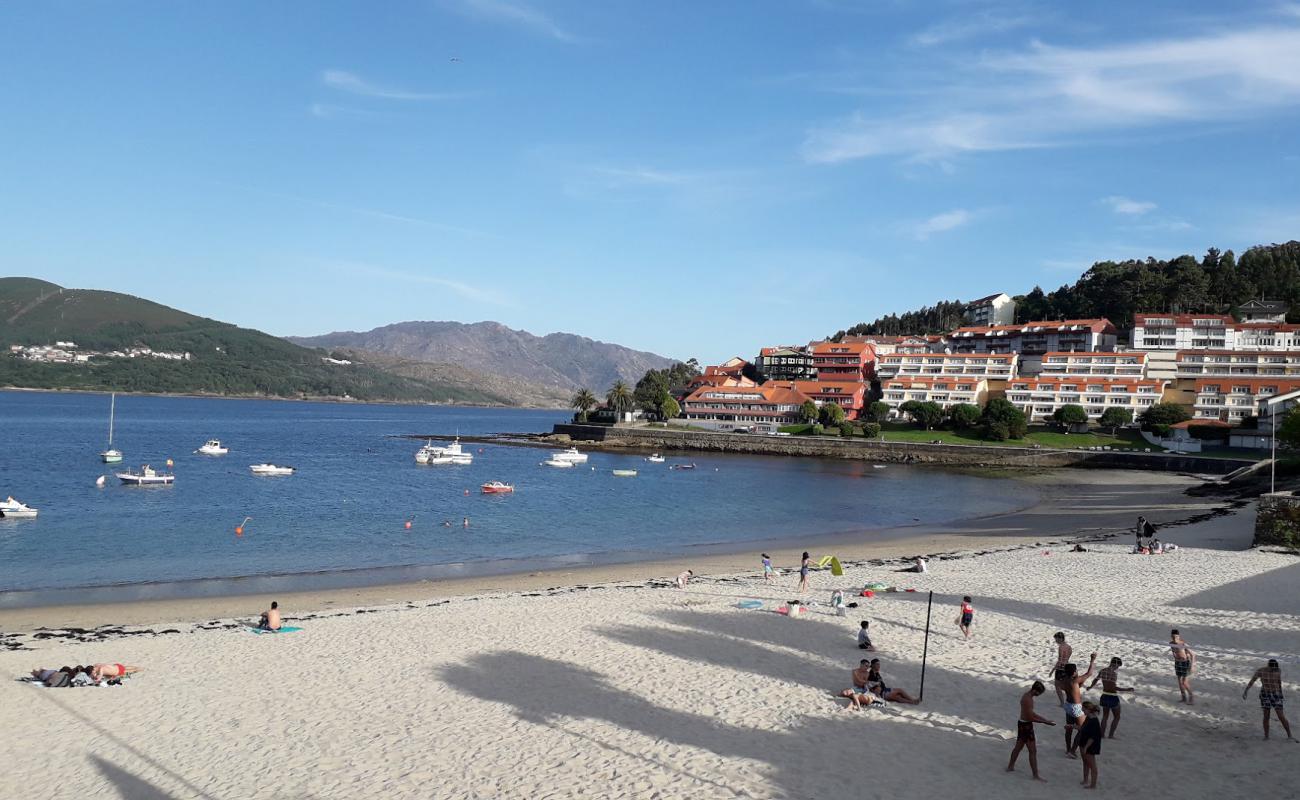 Praia de Quenxe'in fotoğrafı beyaz kum yüzey ile