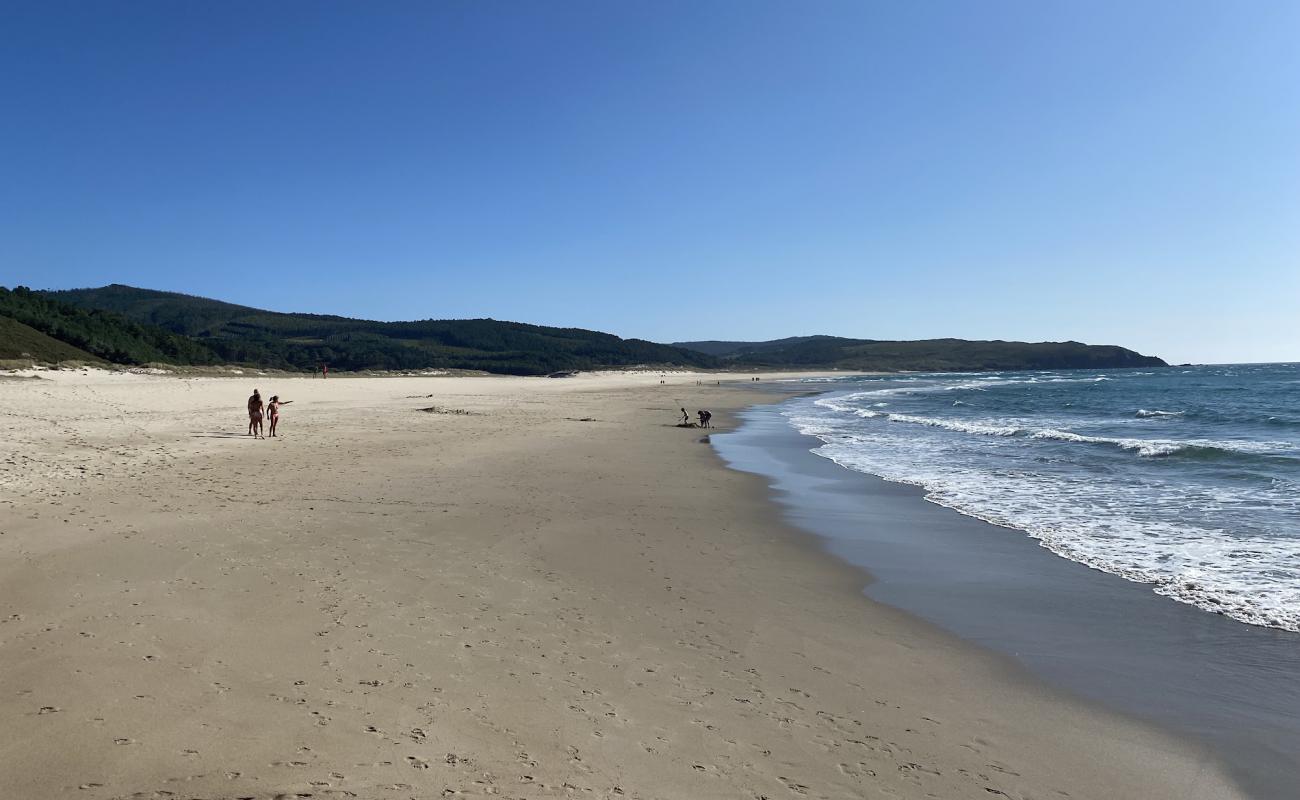 Praia do Rostro'in fotoğrafı beyaz ince kum yüzey ile