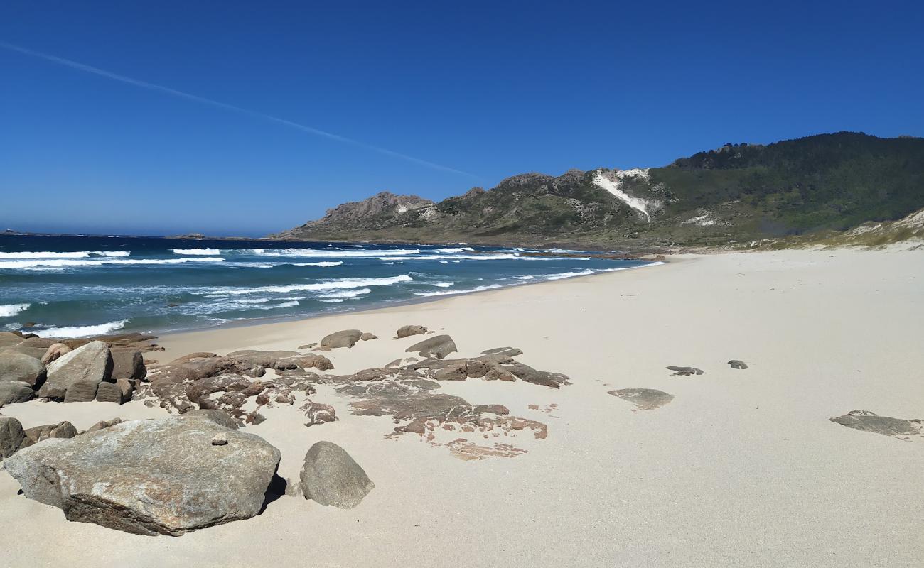 Playas de Trece'in fotoğrafı beyaz kum yüzey ile