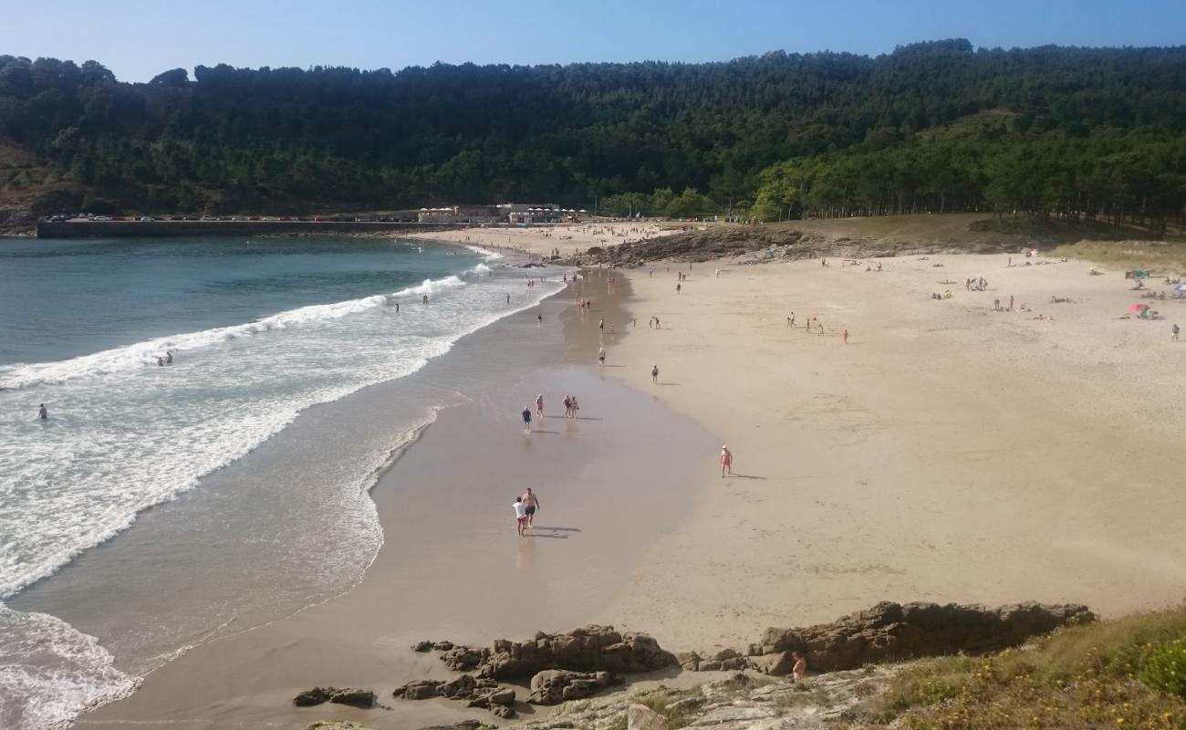 Praia de Balares'in fotoğrafı i̇nce beyaz kum yüzey ile