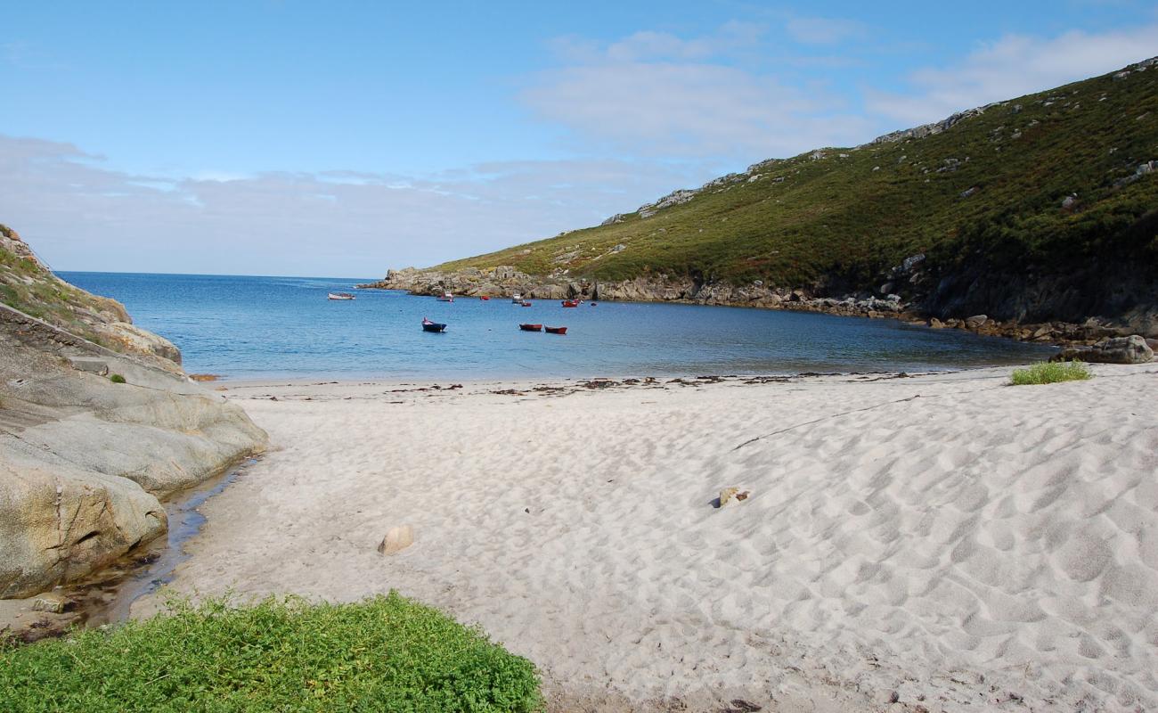 Praia da Barda'in fotoğrafı beyaz kum yüzey ile