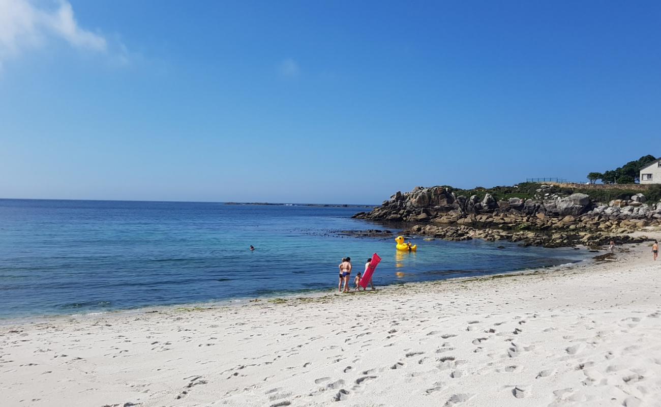 Playa de Barizo'in fotoğrafı i̇nce beyaz kum yüzey ile