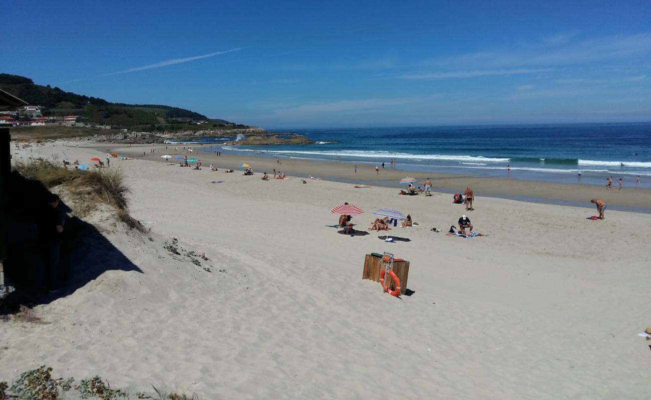 Praia de Barranan'in fotoğrafı beyaz kum yüzey ile