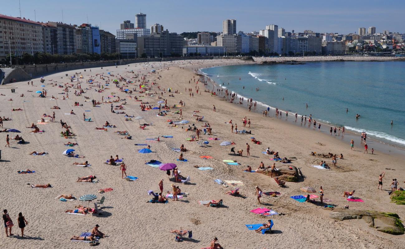 Playa del Orzan'in fotoğrafı beyaz ince kum yüzey ile